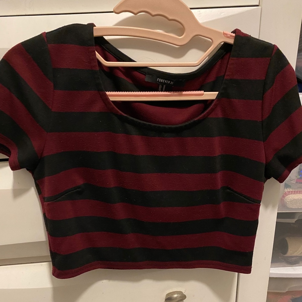 Wine/black striped crop